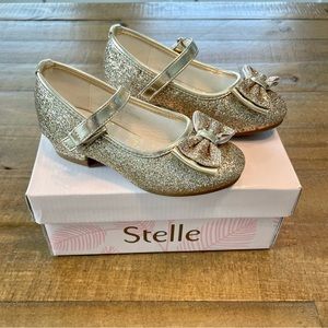 Stelle girls Mary Jane gold glitter shoes low heel, Size 9